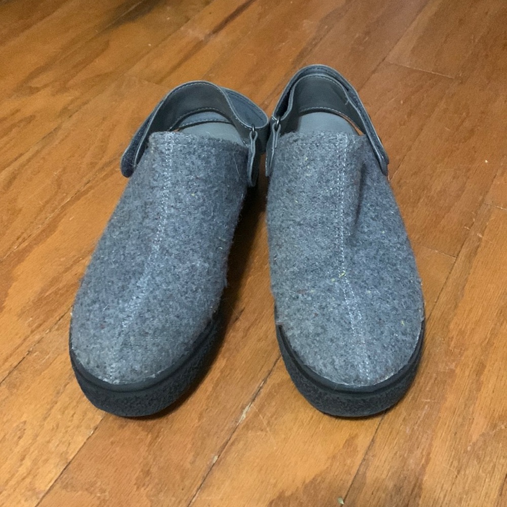 Rocket dog clogs